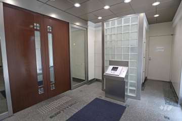 エントランスはオートロック付きです。