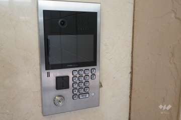 エントランスはオートロック付きです。