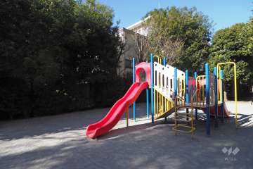 隣接する児童遊園