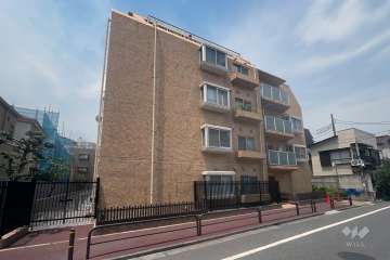 ライオンズマンション志村三丁目の外観（南東側から）