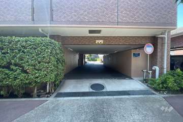 駐車場の出入り口