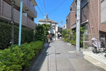 敷地南東側の前面道路