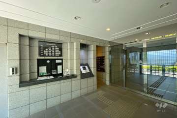 エントランスはオートロック付きです。