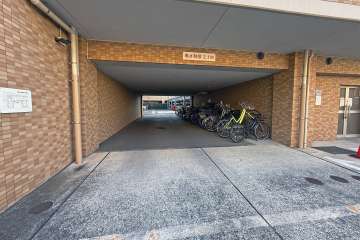 駐車場出入り口