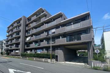 レーベンハイム赤塚公園参番館の外観（南東側から）