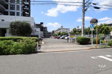 駐車場の出入り口