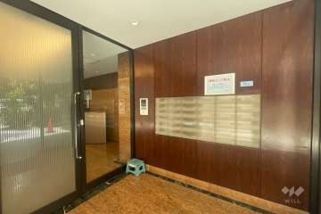 エントランスはオートロック付きです。