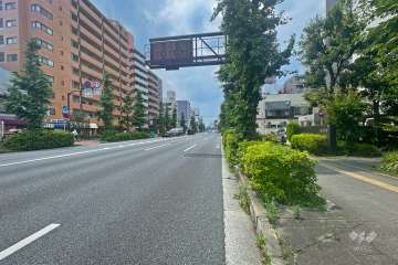 敷地南西側は国道17号（中山道）に面しています。