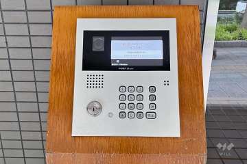 エントランスはオートロック付きです。