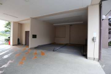敷地内駐車場（屋内機械式）