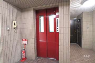 共用のエレベーター