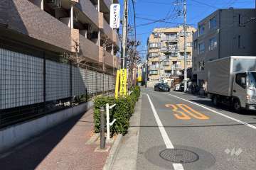 敷地南東側の前面道路