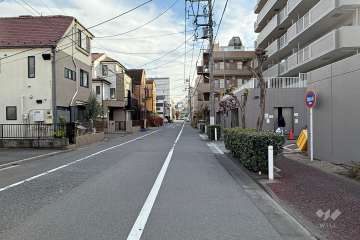 敷地東側の前面道路