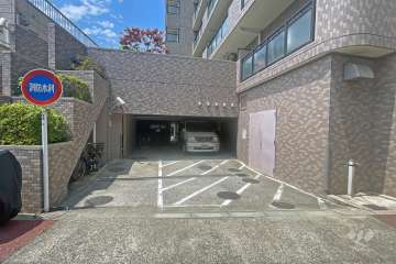 駐車場の出入り口