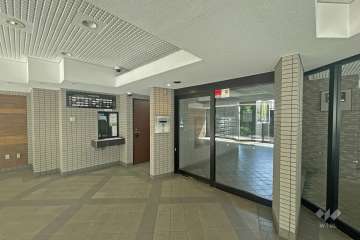 エントランスはオートロック付きです。