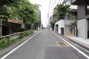 敷地の東側前面道路