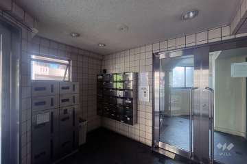 エントランスはオートロック付きです。