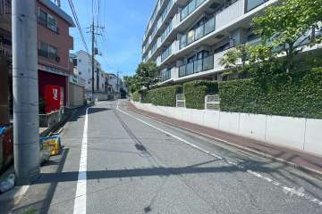 敷地東側の前面道路