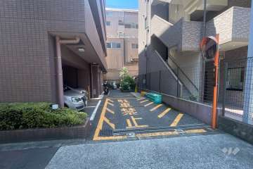 駐車場出入り口