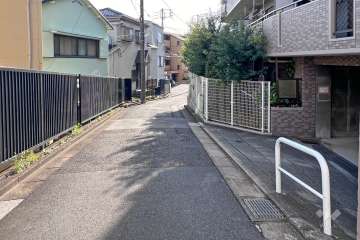 敷地南東側の前面道路　