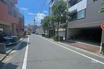 敷地の東側前面道路（北側から）