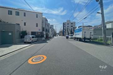 敷地北側の前面道路（東側から）