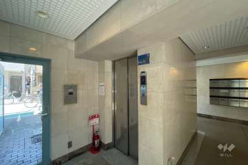 エントランスはオートロック付きです。