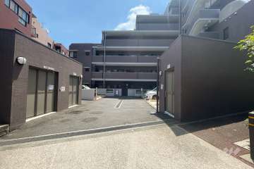 駐車場の出入り口