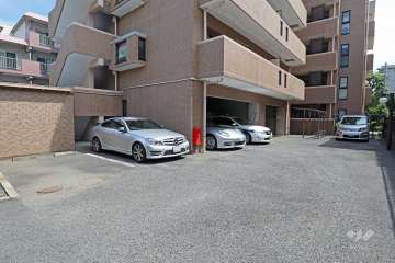 敷地内駐車場（屋外平面式）