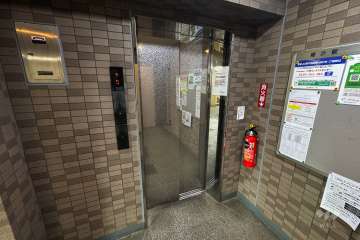 共用のエレベーター