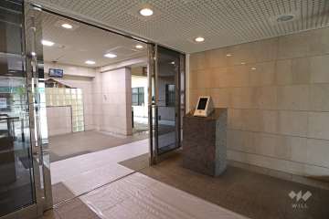 エントランスはオートロック付きです。