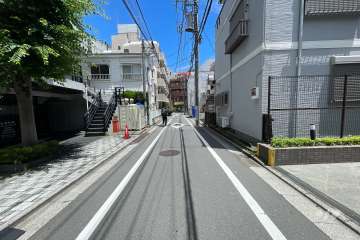 敷地北側の前面道路　