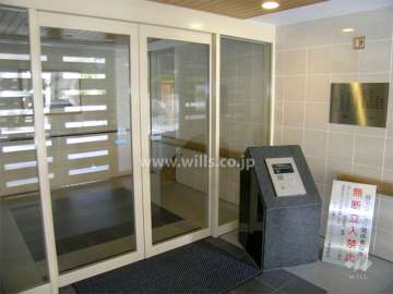 エントランスはオートロック付きです。