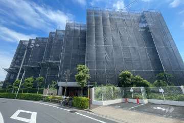 ヴェルレージュ板橋前野町の外観（南東側から）※大規模修繕工事中