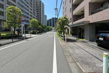 敷地東側の前面道路