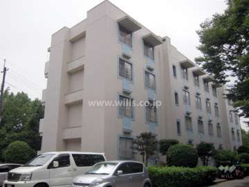 府公社千里津雲台団地A-18棟の外観（北東側から）