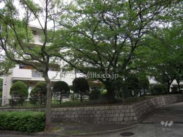 府公社千里津雲台団地A-18棟の外観(南西側から)