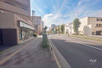 敷地北側の前面道路（東側から）