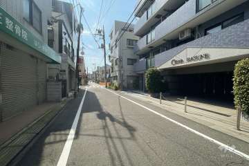 敷地南側の前面道路（東側から）