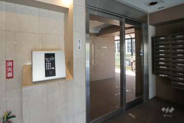 エントランスはオートロック付きです。