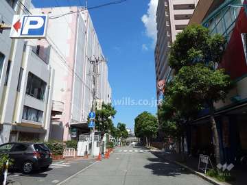 敷地西側の前面道路（南側から）