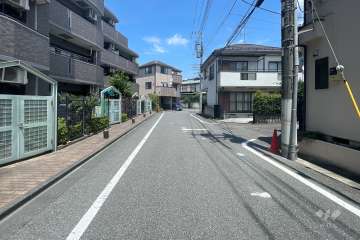 敷地東側の前面道路