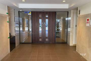 エントランスはオートロック付きです。