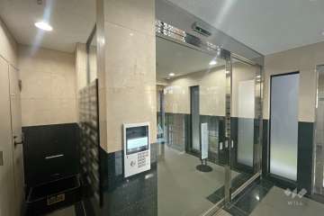 エントランスはオートロック付きです。