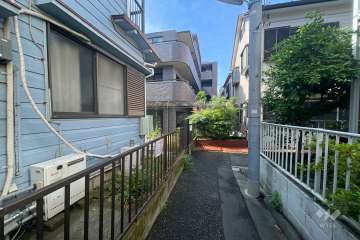 敷地北側の前面道路　