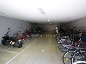 屋内に設けられた駐輪場