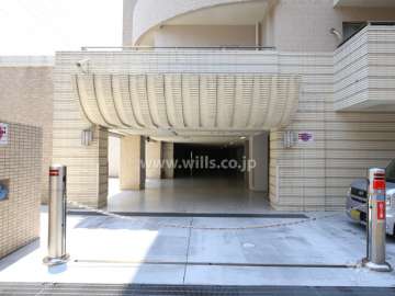 駐車場の出入り口（ロボットゲート付き）