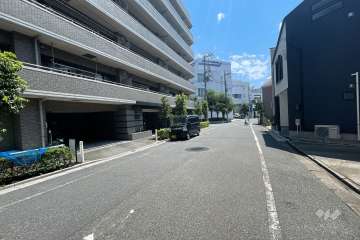 敷地南側の前面道路
