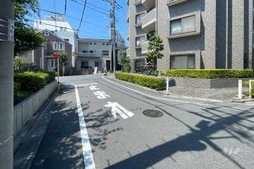 敷地南東側の前面道路