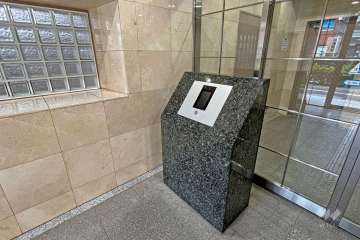 エントランスはオートロック付きです。